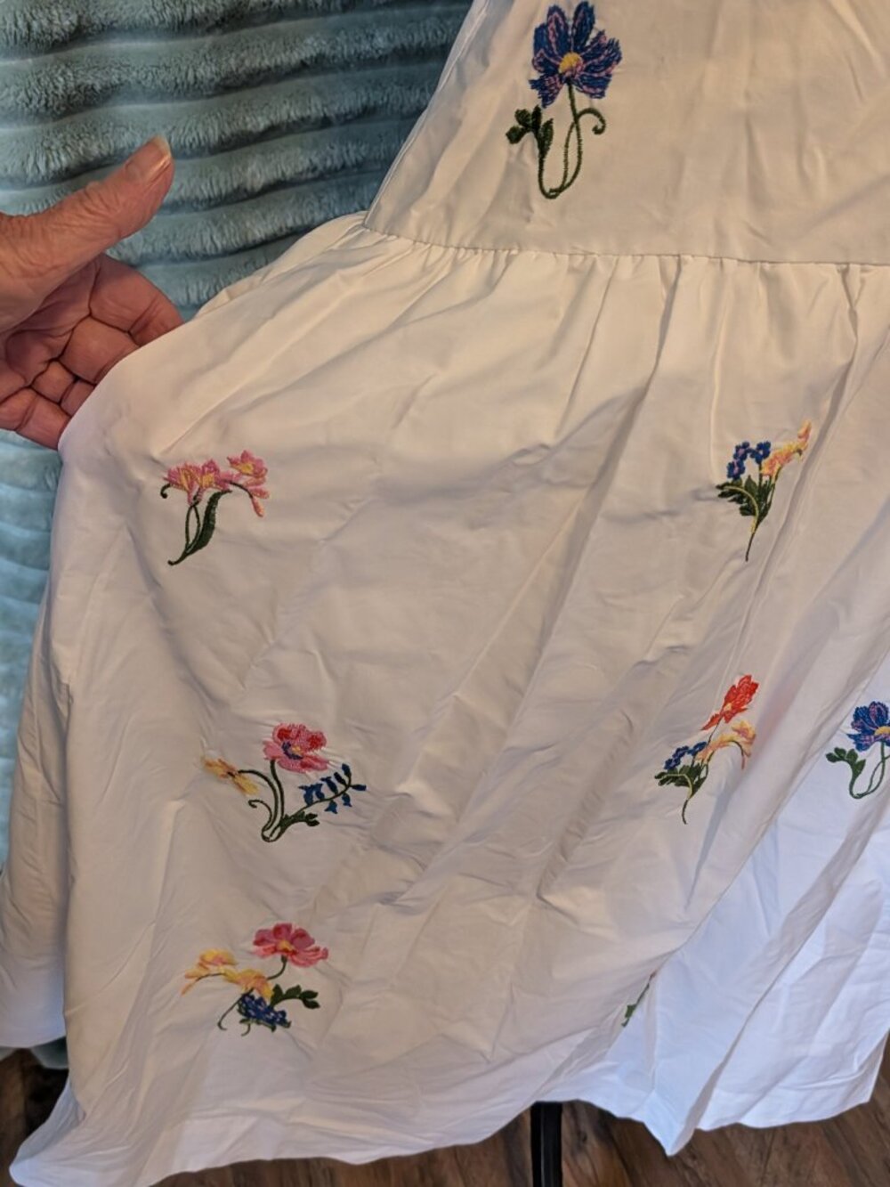 Free Assembly White Embroidered Cotton Midi Dress NWOT Size S 4/6 - Picture 3 of 6